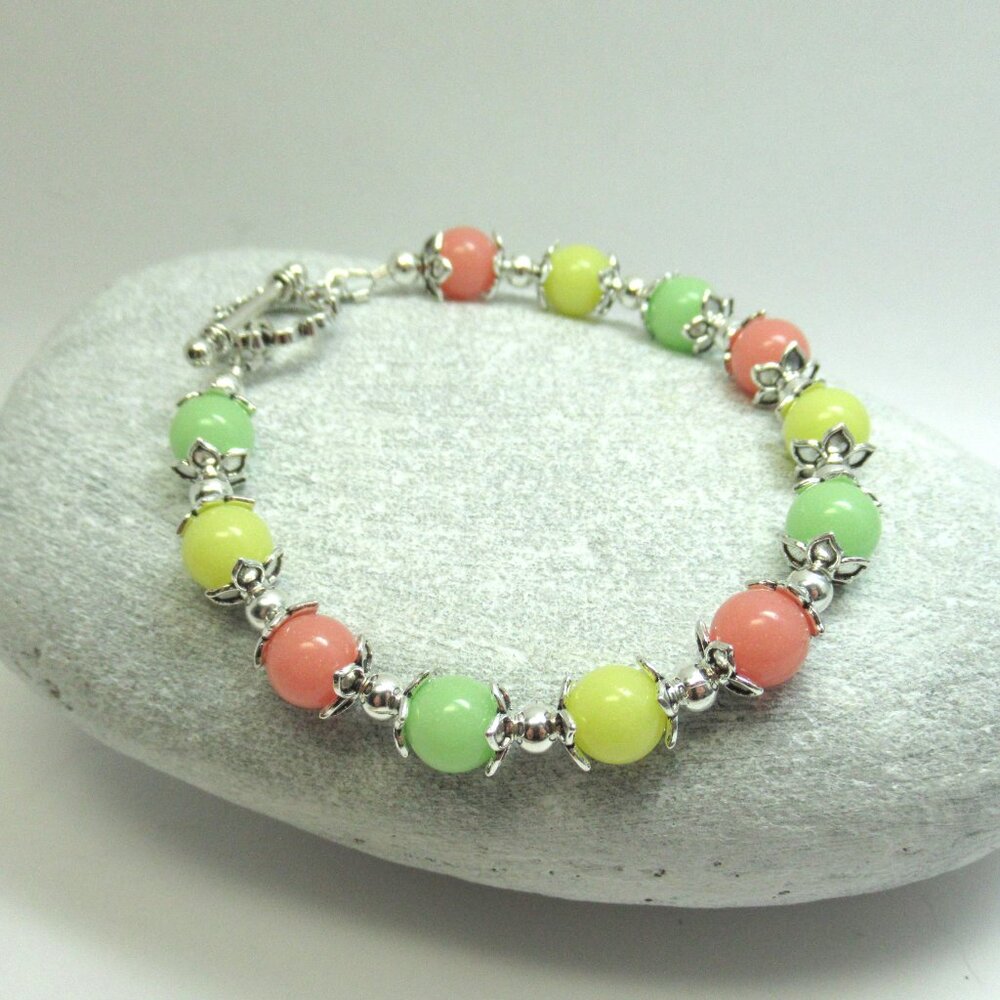 Glow in the dark glass bead bracelet